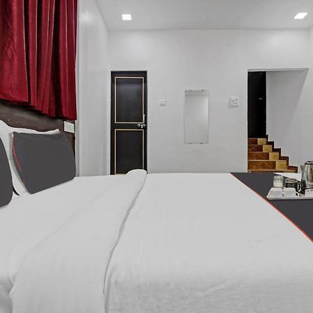 Collection O Sairaj Lodging & Boarding 호텔 Shikrapur 외부 사진