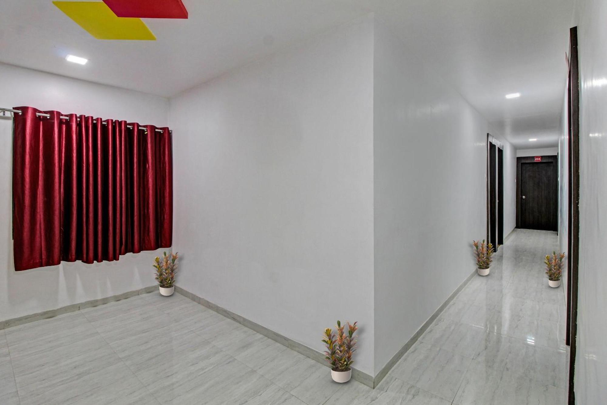Collection O Sairaj Lodging & Boarding 호텔 Shikrapur 외부 사진